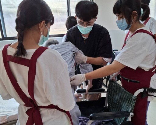 三育基督學院實習攜手共學中埔榮康芯家園