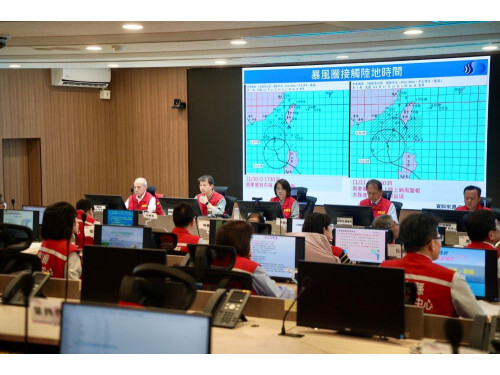 鳳凰颱風逼近 屏東災害應變中心提升一級開設 籲請鄉親做好防颱措施
