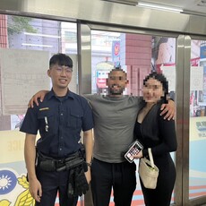 異國美麗邂逅在臺灣 險遺失錢包繼中警熱心尋回