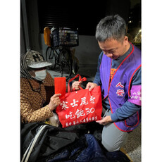 善意成光 人安照亮街頭寒士