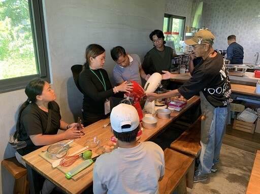 走進有機茶園與果園 外國青農體驗花蓮農業多元風貌