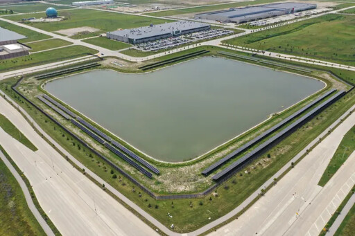 2000塊太陽能板 鴻海威州廠太陽能工程完工