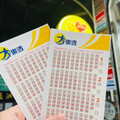 自己算牌自選2注 7旬獨居老人中1億大樂透