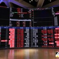 美股走高 台股開盤漲113點、台積電至885元