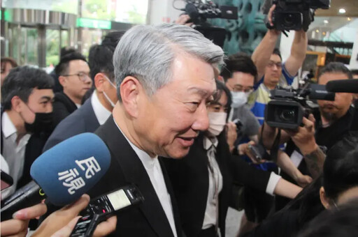 郭智輝不願談中火 工作人員肉身「護駕」