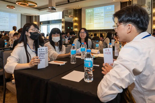 鴻海「獎學鯨交流成長營」賦能得主走向未來