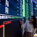 盤中2次跳水！台股收盤24,021點 守住成長