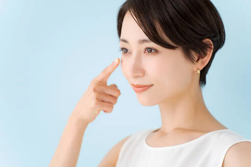 轉嫁關節、眼疾風險 「低頭族」買保險看這