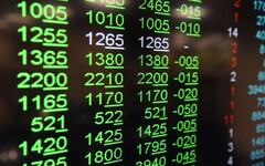 台股2天崩跌900點 國安基金緊盯、銀彈足