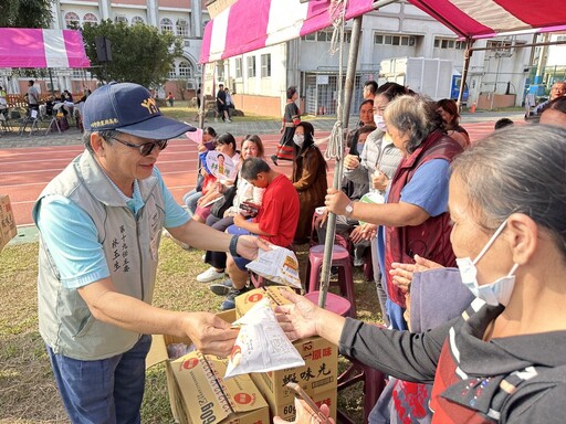 裕榮食品關懷社會不間斷 1500包蝦味先帶給弱勢家庭美味與歡樂