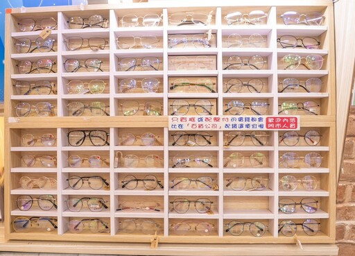 一中商圈人氣眼鏡行!「二町眼鏡」沉穩內斂、潮流時尚鏡框整副配到好!