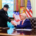 馬斯克與川普「隔空交火」！特斯拉暴跌逾14%史上最慘
