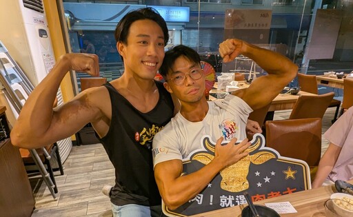 肉老大小鮮肉快閃餵食秀 引爆現場氣氛嗑到臉紅心跳！