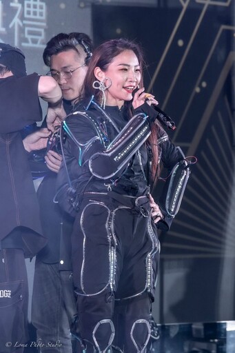 閃耀交棒 艾立卸任石牌獅子會長 打造演唱會級交接盛典