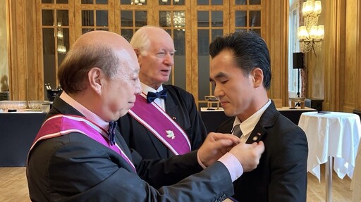台灣教育家歐青鷹 法國巴黎獲頒金質榮譽勳章 巴黎市長親臨現場