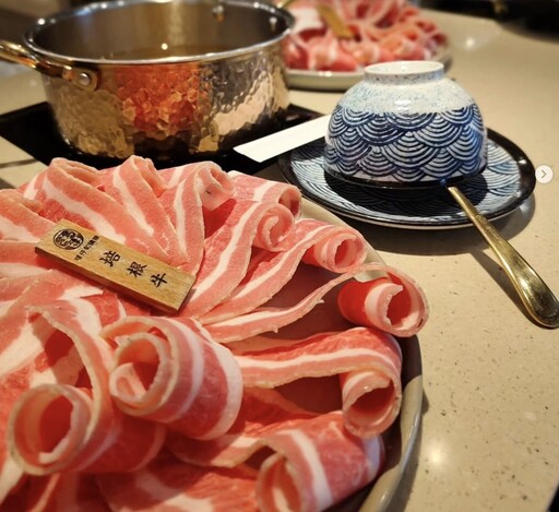 「茶椿巷手搖飲」與「啵仔旬鍋物」開幕慶！特邀金曲歌王王識賢現身剪綵