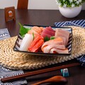 桃園生魚片丼飯推薦：享受超值厚切鮭魚、骰子牛丼飯均衡無負擔！