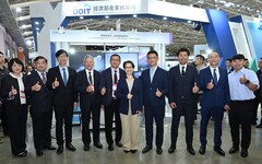 經濟部台北紡織展42項成果 攜手日本Mizuno首創3D一體成型鞋