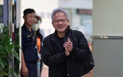 黃仁勳搭專機快閃台南 視察台積電3奈米產線並將出席運動會