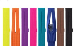 三宅加持iPhone Pocket 蘋果推「手機襪」進攻時尚圈