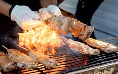 高雄烤肉外燴推薦：行動餐車直送 炭火香氣滿桌聚餐更省心！