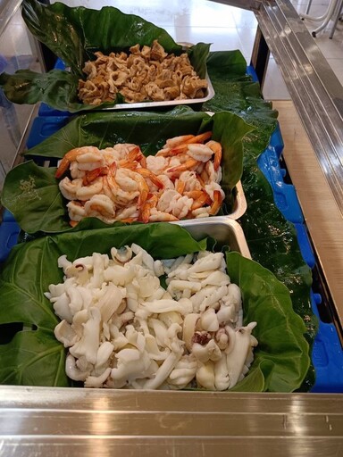 柯氏蔥油餅對面的排隊新熱點！晶津海鮮大腸麵線用五種海味征服礁溪人