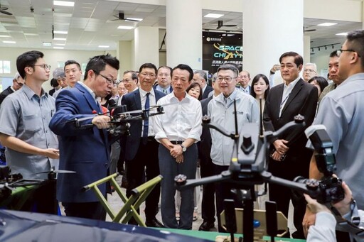 行政院長卓榮泰視察 亞洲無人機AI創新應用研發中心