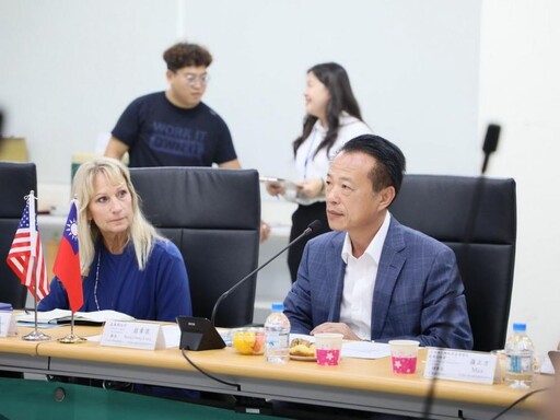 美國奧克拉荷馬州訪團參訪亞創中心 翁章梁縣長迎接