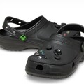「穿」上遊戲手把！Xbox與Crocs聯名控制器主題官方授權洞洞鞋 細節曝光