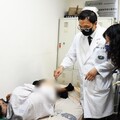 阿嬤腰痛卻查不出毛病 細心醫一眼看出問題