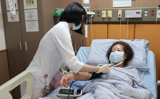 婦人心梗胸口如石壓 丈夫機警救回一命
