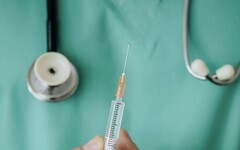 打完新冠疫苗「5分鐘後血壓下降」喪命 彰化婦獲賠150萬