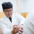 健康突發「雙腳無力」小心！ 他無法站立、走動才知是脊椎骨腫瘤