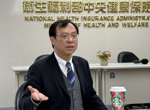 老人免繳健保修法踩煞車 健保署長鬆口氣笑了！「討論年齡沒完沒了」