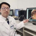 女子愛吃生菜體重狂掉超開心 醫看不對勁「揪20cm白胖大蛔蟲」