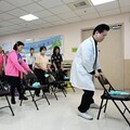 爬二樓就狂喘、腳軟 她年逾50歲就肌少症！醫三招養好肌耐力