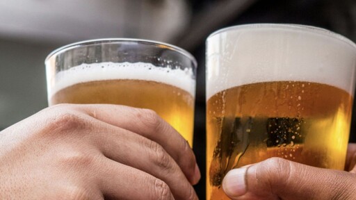 台灣國中生「一天乾1杯以上」比率升 4成人飲酒全因親友帶壞
