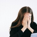 想過馬路就焦慮… 「暴衝影片」太嚇人！成人、兒童小心不同創傷反應