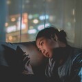 年紀輕輕整天疼痛難耐？ 重度3C族小心練出「烏龜頸、富貴包」