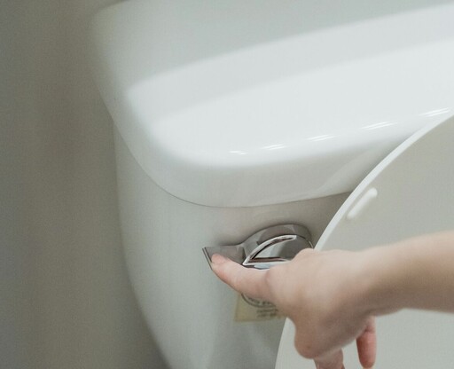 上班族注意！工作忙到「做錯二件事」 28歲的她才一天就爆血尿