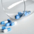 抗生素「礙胃」要配牛奶、胃藥吃？ 小舉動反影響療效