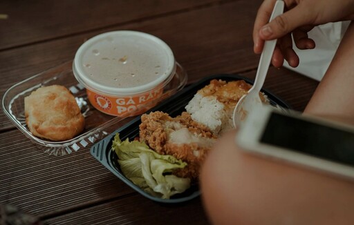 用餐碰到「塑膠做的」要小心！ 研究：塑膠微粒累積在腎還傷心
