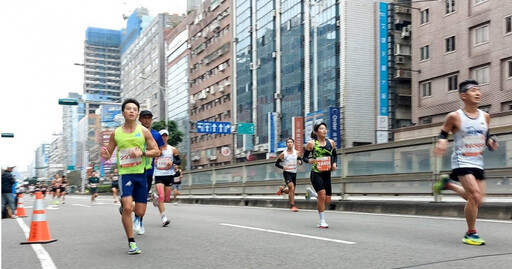 空汙大爆炸！台北馬拉松今晨開跑 醫曝：紅紫爆出門跑步像輕生