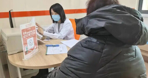 上海女陪媽媽看病…醫生看一眼勸驗血 竟意外檢查出腦瘤