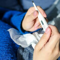 新冠連5周上升…醫曝「每個人都發燒」：小嬰兒也中 冒4症狀快就醫