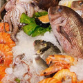 夏日想吃生食消暑？營養師點名「4大類」易釀食物中毒 沙拉也上榜