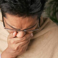 40多歲男長期咳嗽又疑染新冠 突「胸腔啪一聲」就醫驚見：已咳斷5肋骨