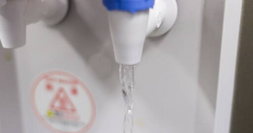 上班族每天「喝2公升水」竟得腎結石 醫打破迷思:喝錯了