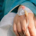 72歲男「脫水」導致急性腎衰竭 醫師示警：高齡族群渴覺喪失