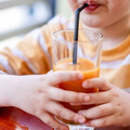 孩童水果攝取1方式先不要！研究揭「傷腦」 醫勸：渴了喝水